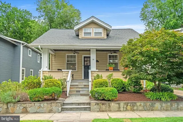 16 E Walnut St E, Alexandria