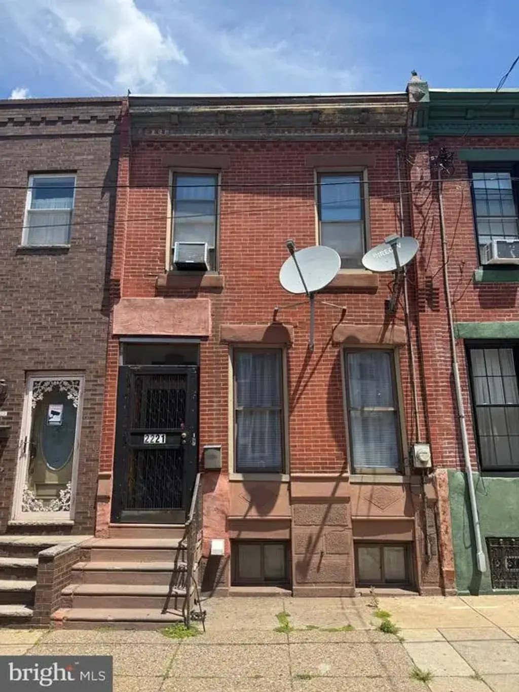 2221 Tasker St, PHILADELPHIA