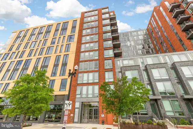 1211 Van St Se #608, Washington