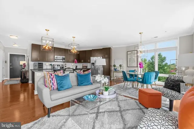 915 N Patrick St #401, Alexandria