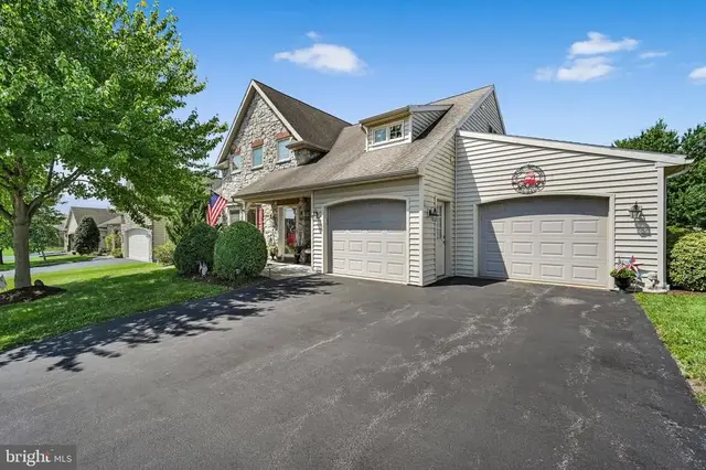 1066 Cambridge Dr, Manheim