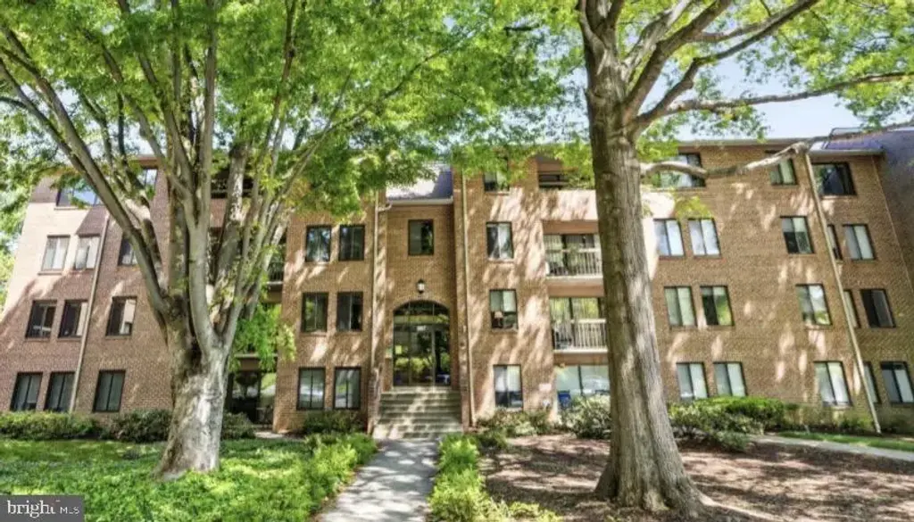 5817 Edson Ln #101, ROCKVILLE