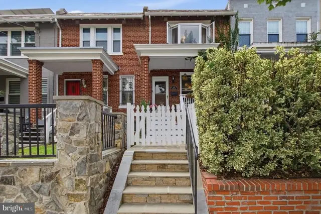 223 Douglas St Ne, Washington