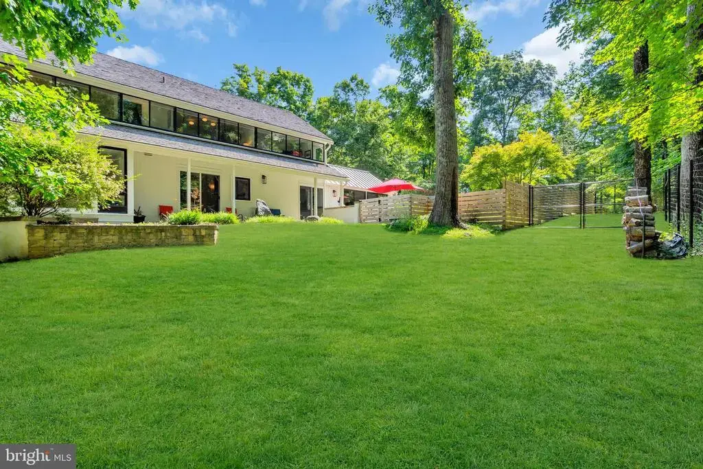 2 Puritan Ct, PRINCETON