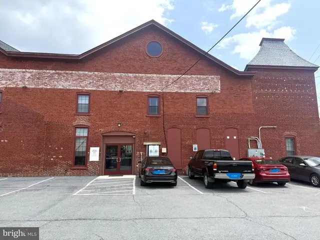 419 E High St #suite 2a, Carlisle