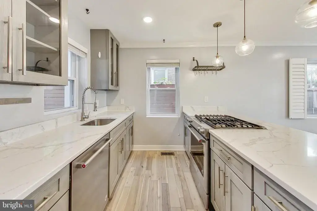5008 6th Pl Ne, WASHINGTON