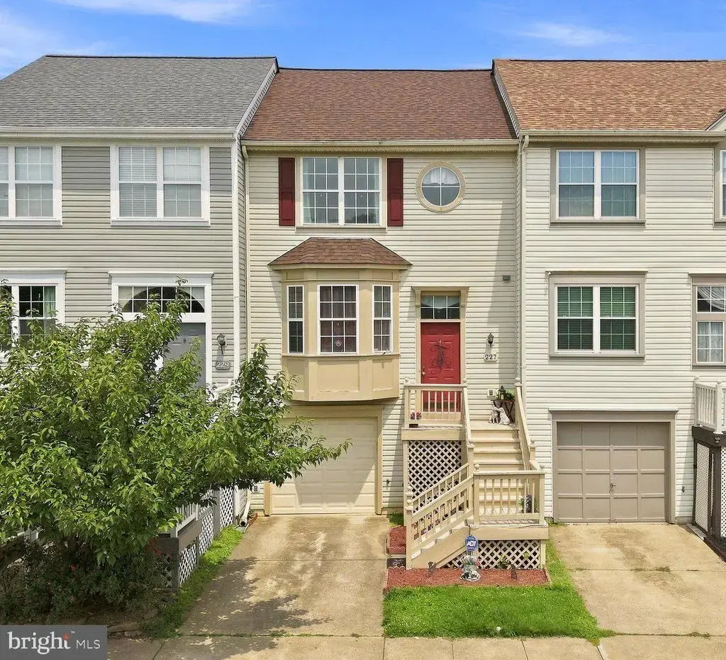 227 Frazer Dr, PURCELLVILLE