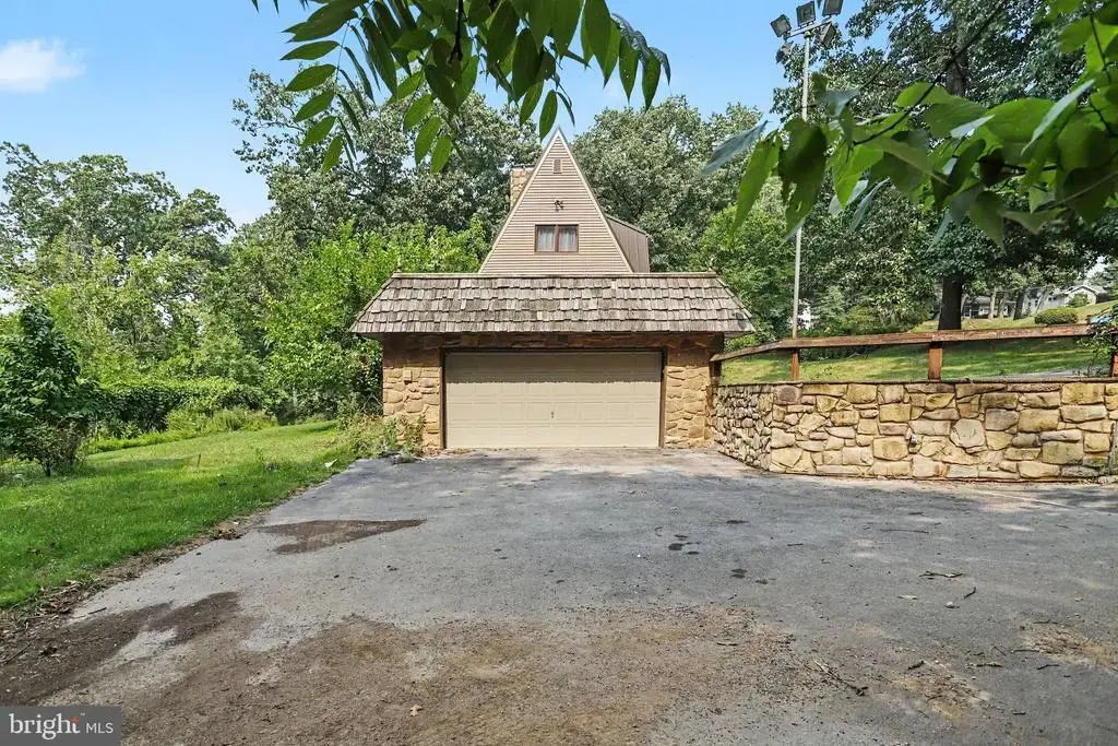 299 Mushroom Hill Rd, HARRISBURG