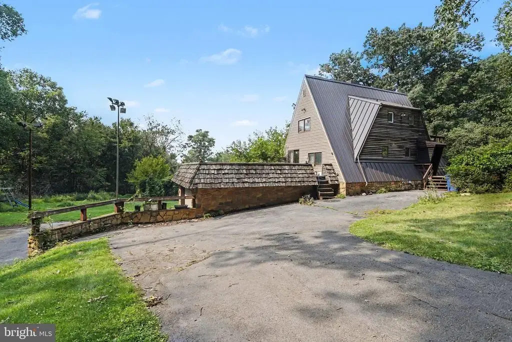 299 Mushroom Hill Rd, HARRISBURG