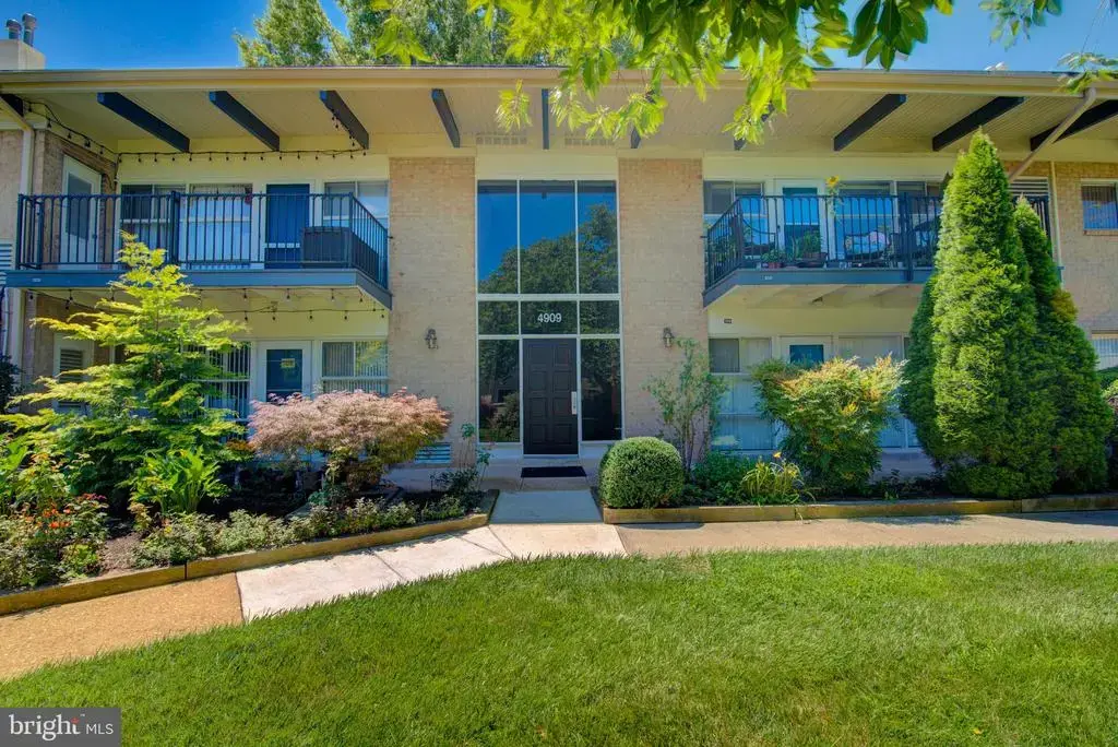 4909 Americana Dr #t6, ANNANDALE