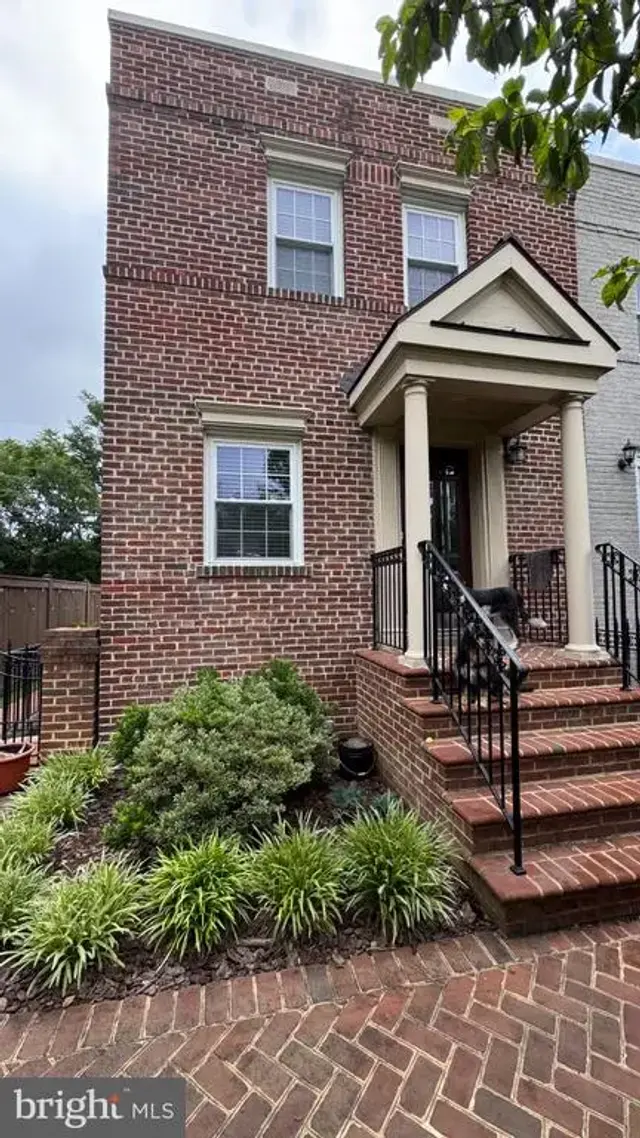 323 Mount Vernon Ave, Alexandria