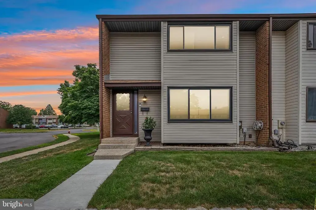 885 Jamestown, EAST WINDSOR