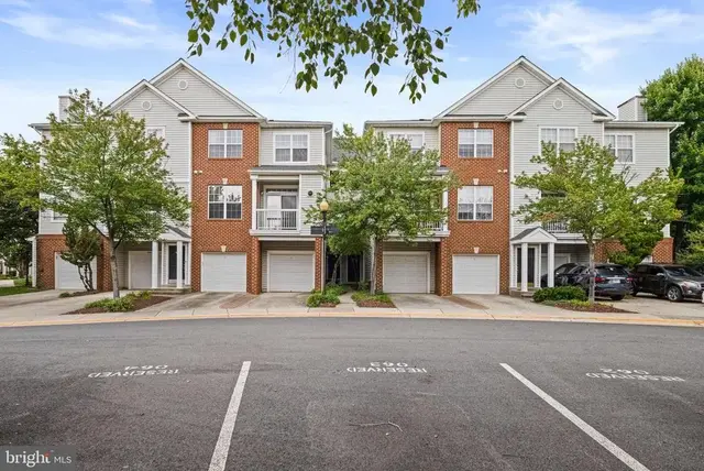 13142 Marcey Creek Rd #13142, Herndon