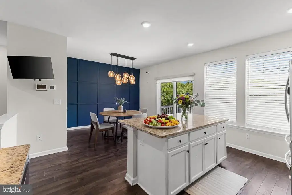 2 Naples Ln, MOUNT LAUREL