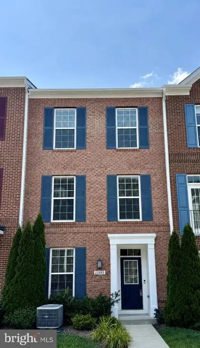 22885 Eileen Sq, Sterling