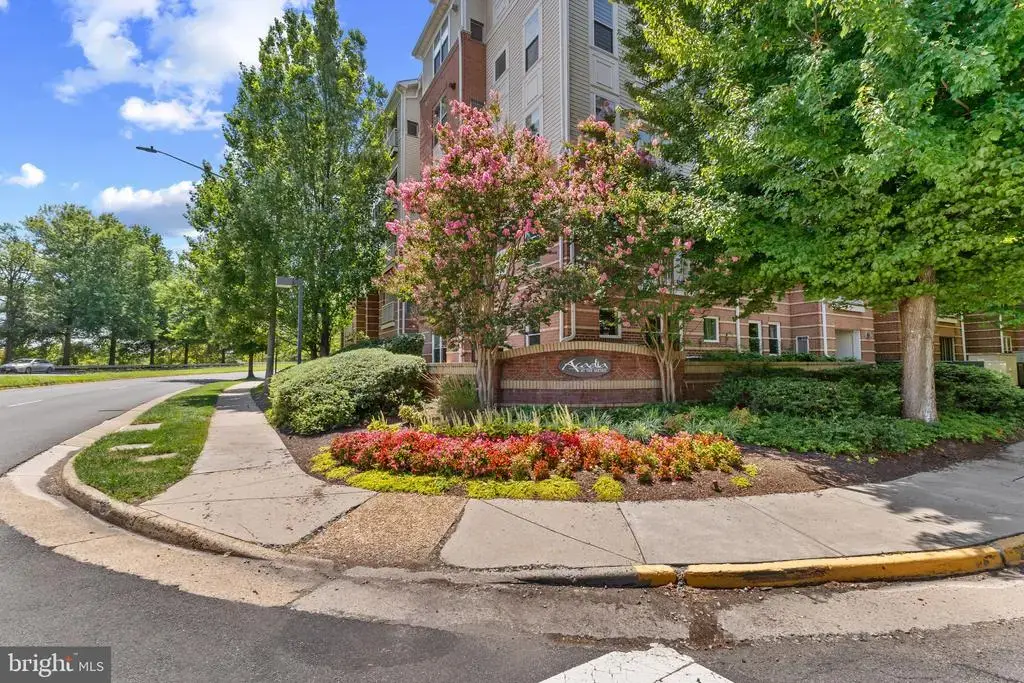 9480 Virginia Center Blvd #10, VIENNA