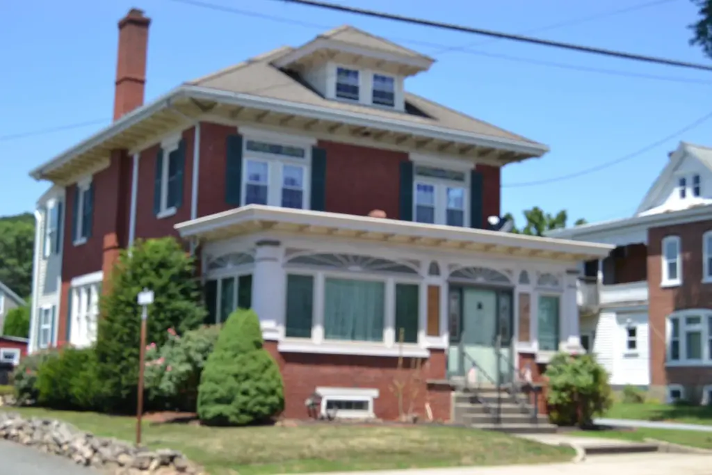 523 Main St, BALLY