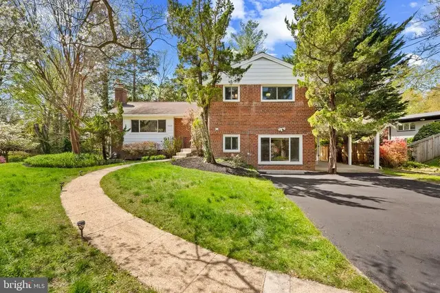 6523 Kerns Rd, Falls Church