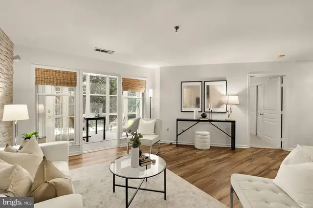 5565 Seminary Rd #201, Falls Church