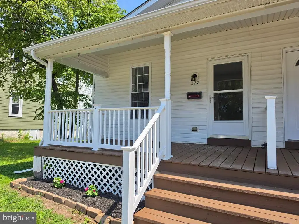 227 N Main St, TELFORD