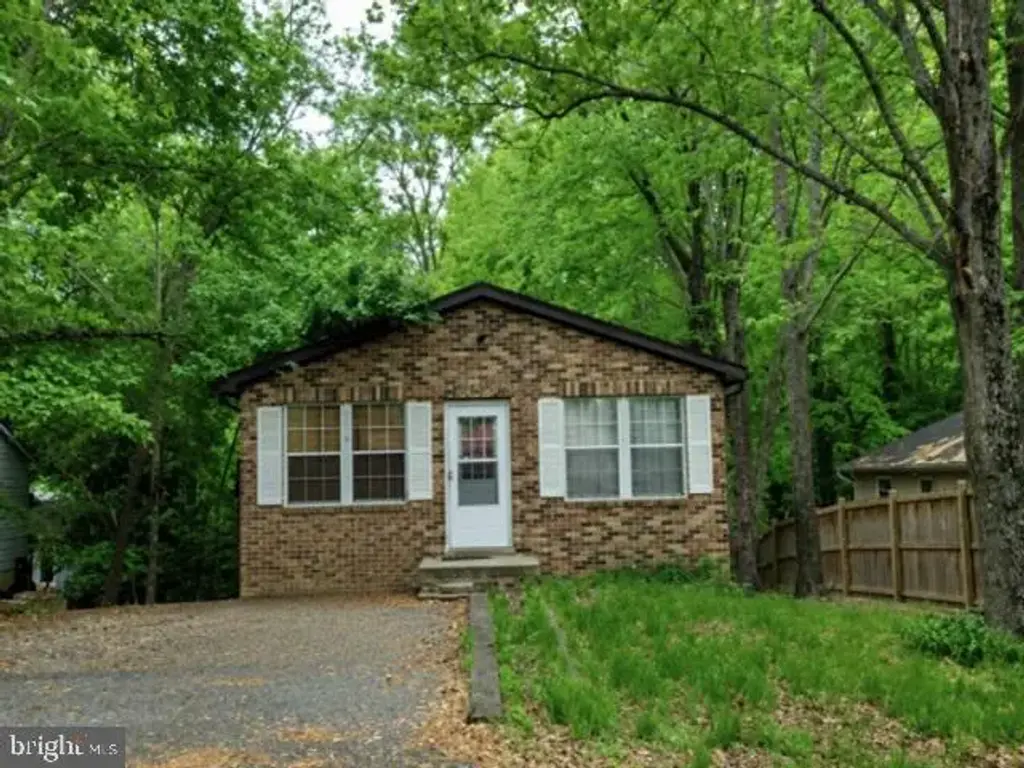8315 Evergreen Dr, LUSBY