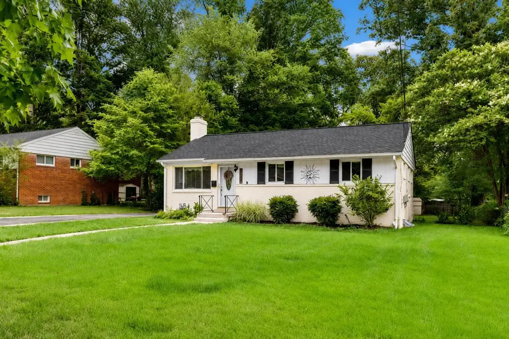 7407 Marc Dr, FALLS CHURCH