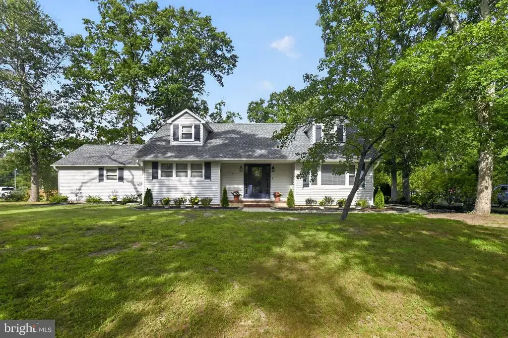8 E Forest Glen Dr, MILLVILLE