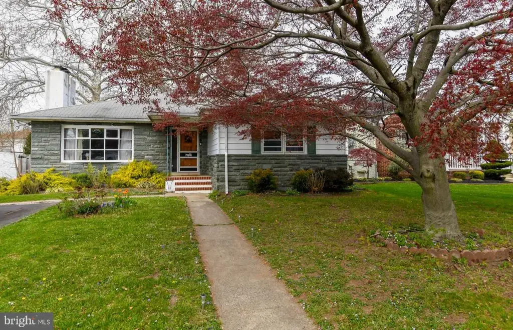 111 Atkins Ave, HAMILTON