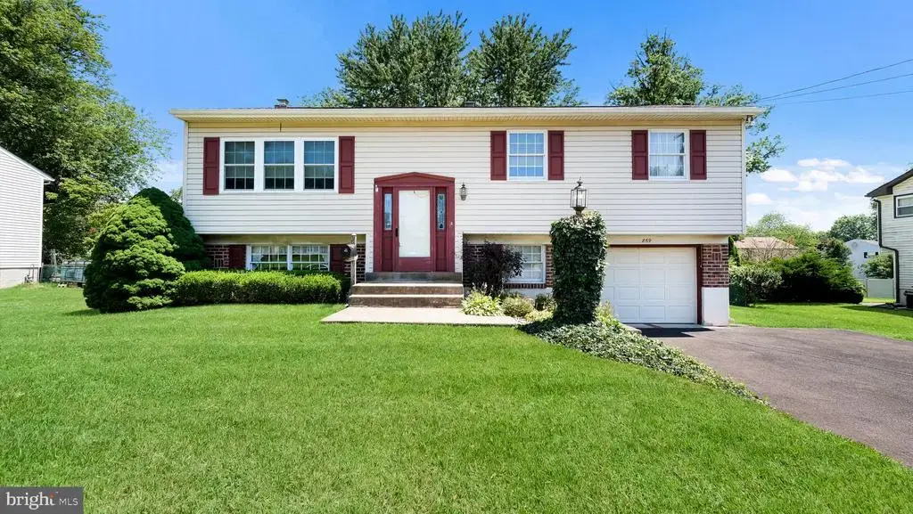 869 Longstreth Rd, WARMINSTER