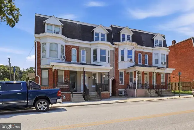 1274 W Princess St, York