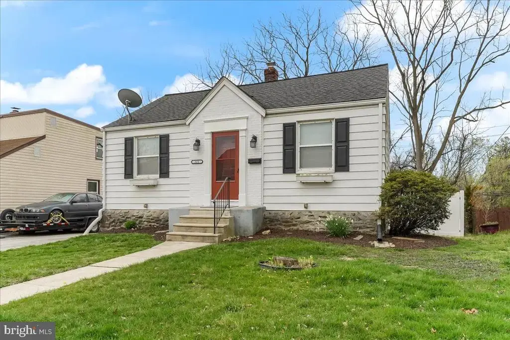 221 W Martin Ln, NORWOOD