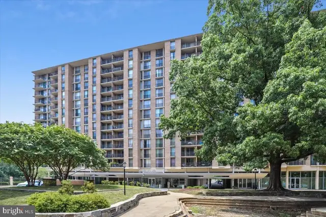 4600 S Four Mile Run Dr #307, Arlington