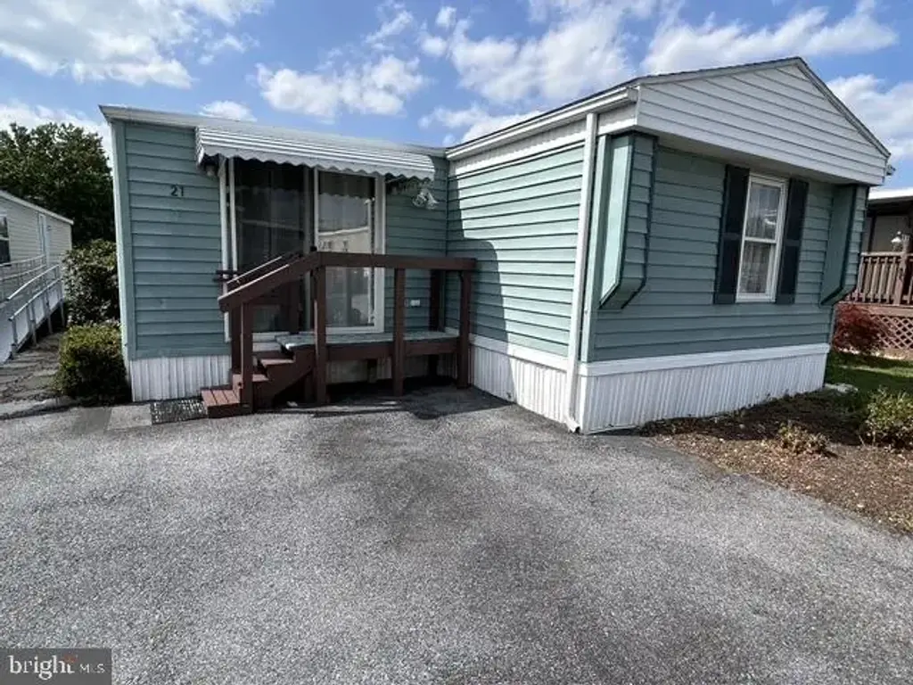 21 S Green Acres Cir, AKRON