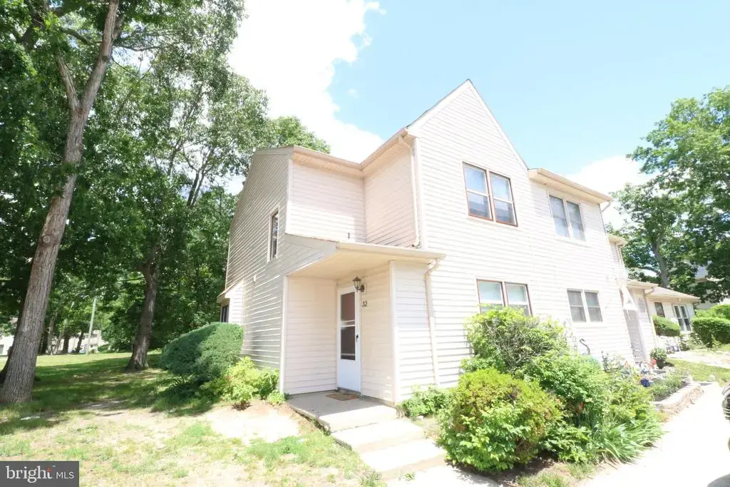 32 Pin Oak Ln, TUCKERTON