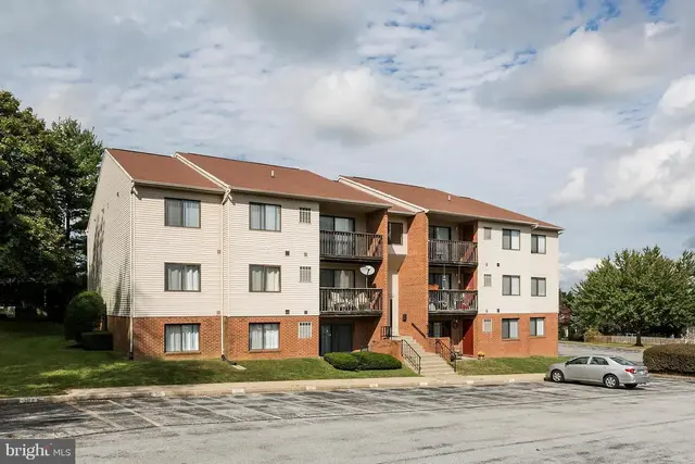 4240 Crystal Ct #3c, Hampstead
