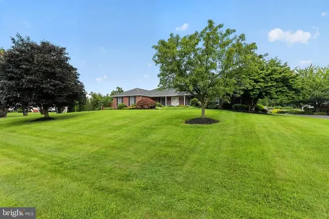 302 Detjen Dr, Hockessin