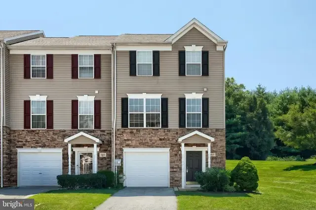 3831 Armory Ln #3831, York