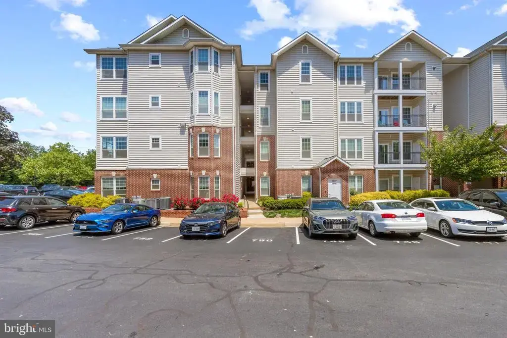 1530 Spring Gate Dr #9106, MCLEAN