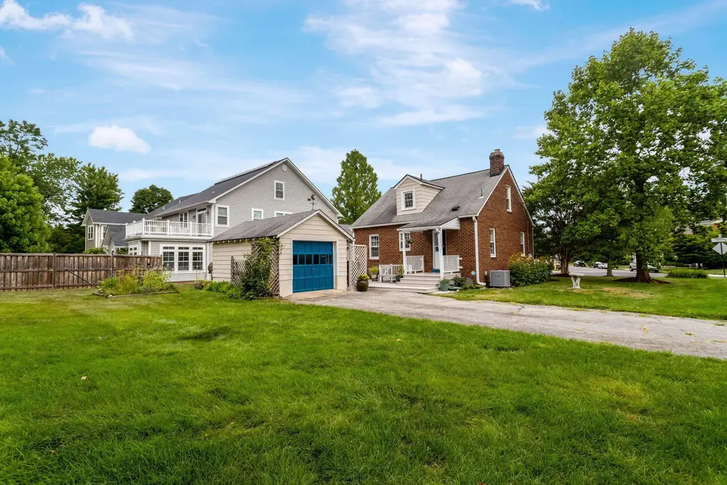 34 S Pershing Dr, ARLINGTON