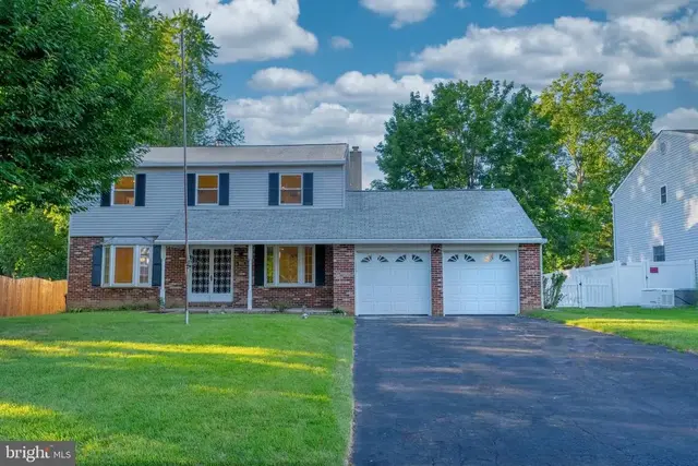 682 Woodlyn Dr, Feasterville Trevose