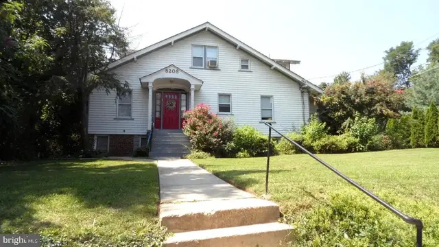 8208 Greenwood Ave, Takoma Park