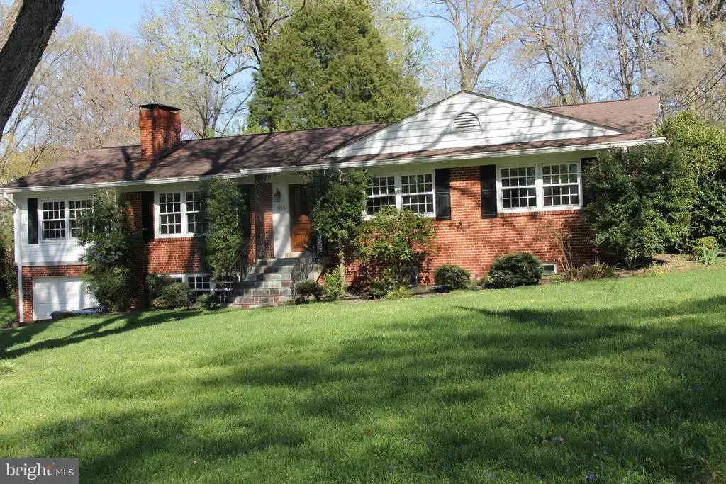 1103 Delf Dr, MCLEAN