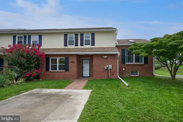 455 Crosswinds Dr, Lititz