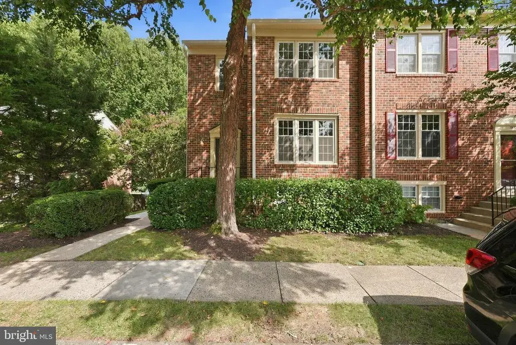 7857 Hampton Village Pass, ANNANDALE