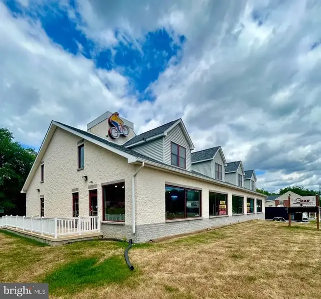 9030 Bridge Rd, Hummelstown