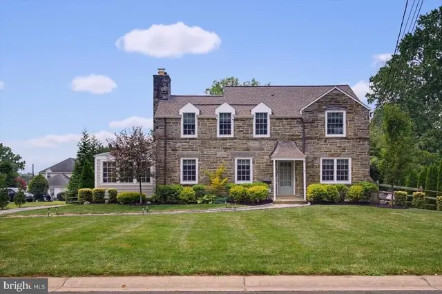 2 Lone Acre Rd, Wilmington