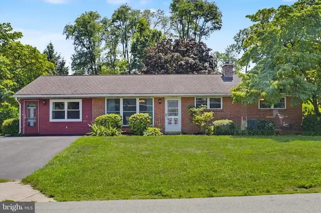 308 Hillcrest Dr, New Cumberland