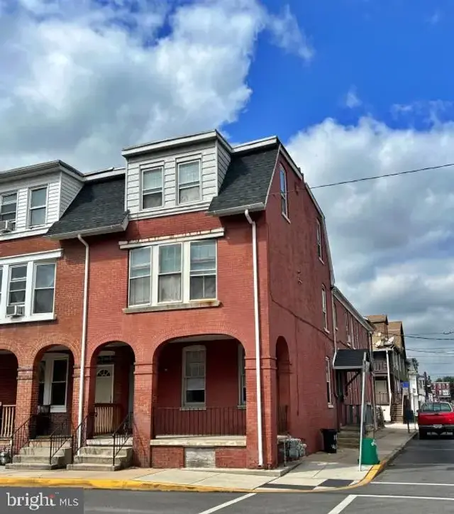 1101 W Poplar St #1st Floor, York