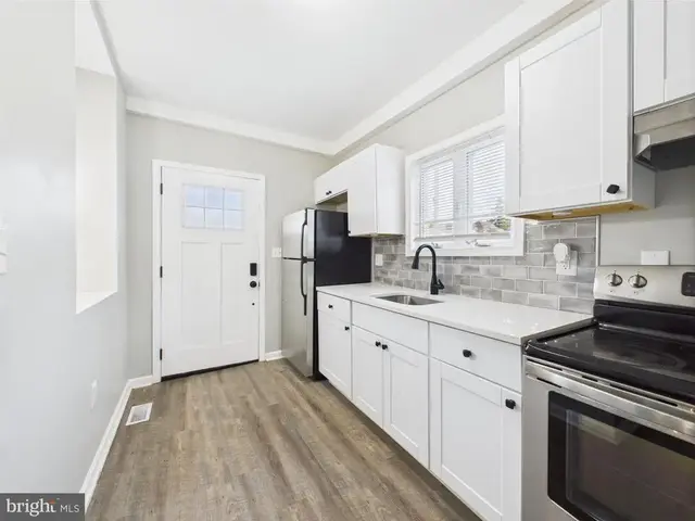300 W Chesapeake Ave #1, Towson