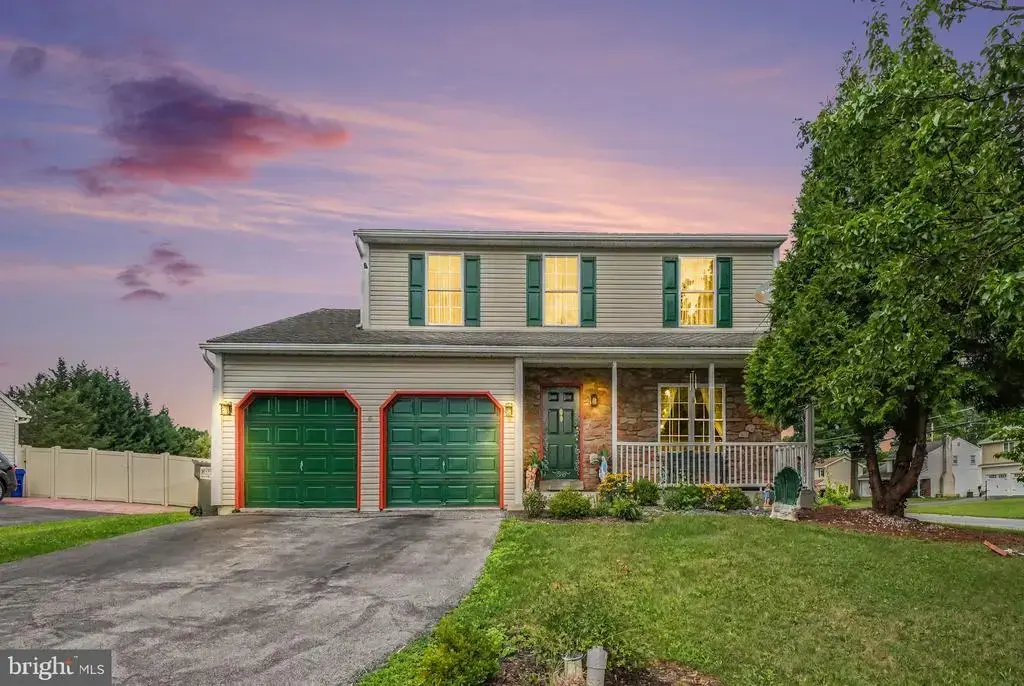 100 W Welsh Dr, DOUGLASSVILLE